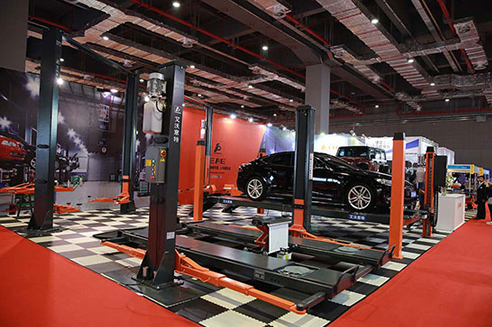 上海多宝体育多宝体育设计作品： 艾沃意特汽车举升机 - 有中、英、法、俄、德、意6国语言功能定制开发